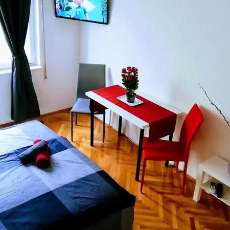 Center Old Town And 3* Pula