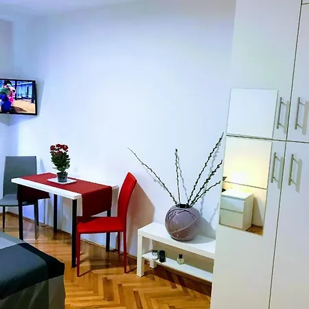 Hotel apartamentowy Center Old Town And