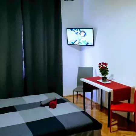 Hotel apartamentowy Center Old Town And Pula