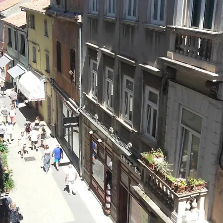 Center Old Town And 3* Πούλα