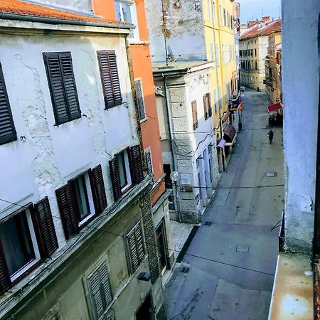 Ξενοδοχείο με διαμερίσματα Center Old Town And