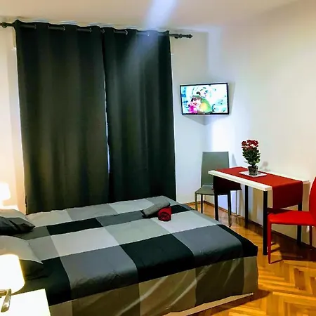 Center Old Town And Πούλα