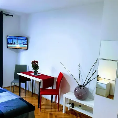 Center Old Town And Ξενοδοχείο με διαμερίσματα