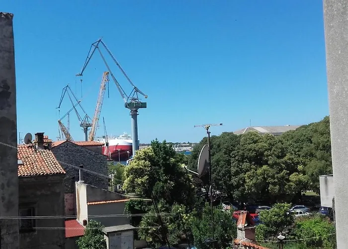 Aparthotel Center Old Town And 3*