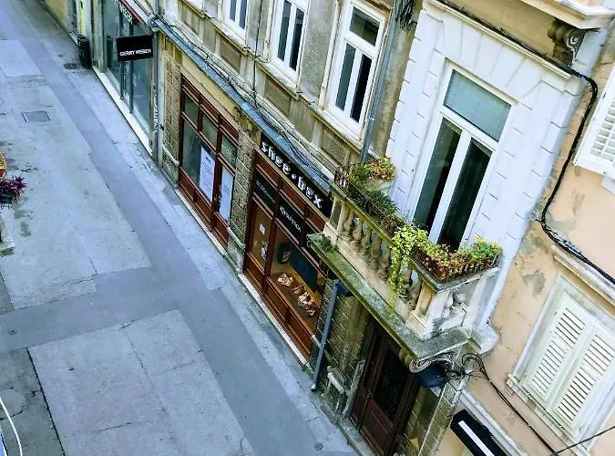 Center Old Town And Pula