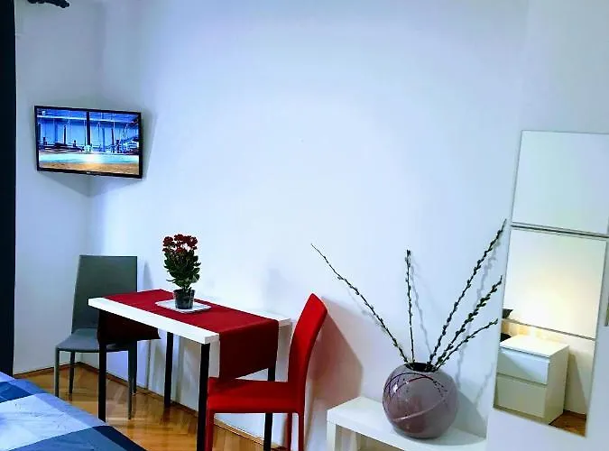 Center Old Town And Aparthotel