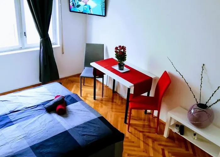 Center Old Town And 3* Pula