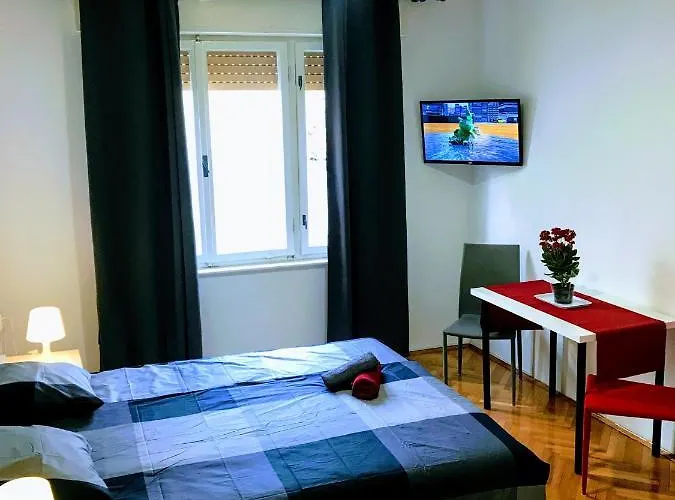 Center Old Town And Aparthotel